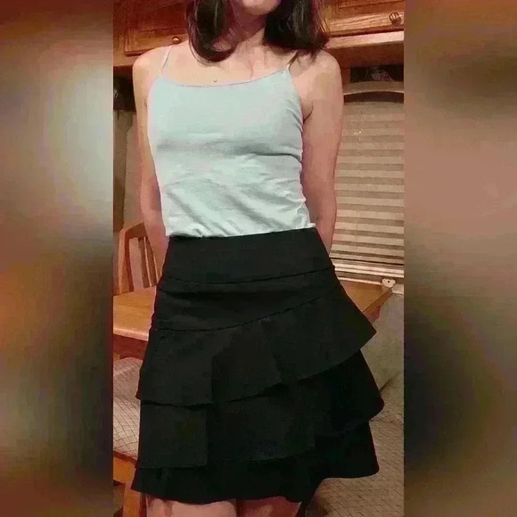 The Limited Black Ruffle Miniskirt size 0 - Picture 2 of 5